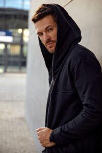 Read more about the article #1 Jak Wprowadzić Energię Rock’n’Rolla do Twojego Streetwearu