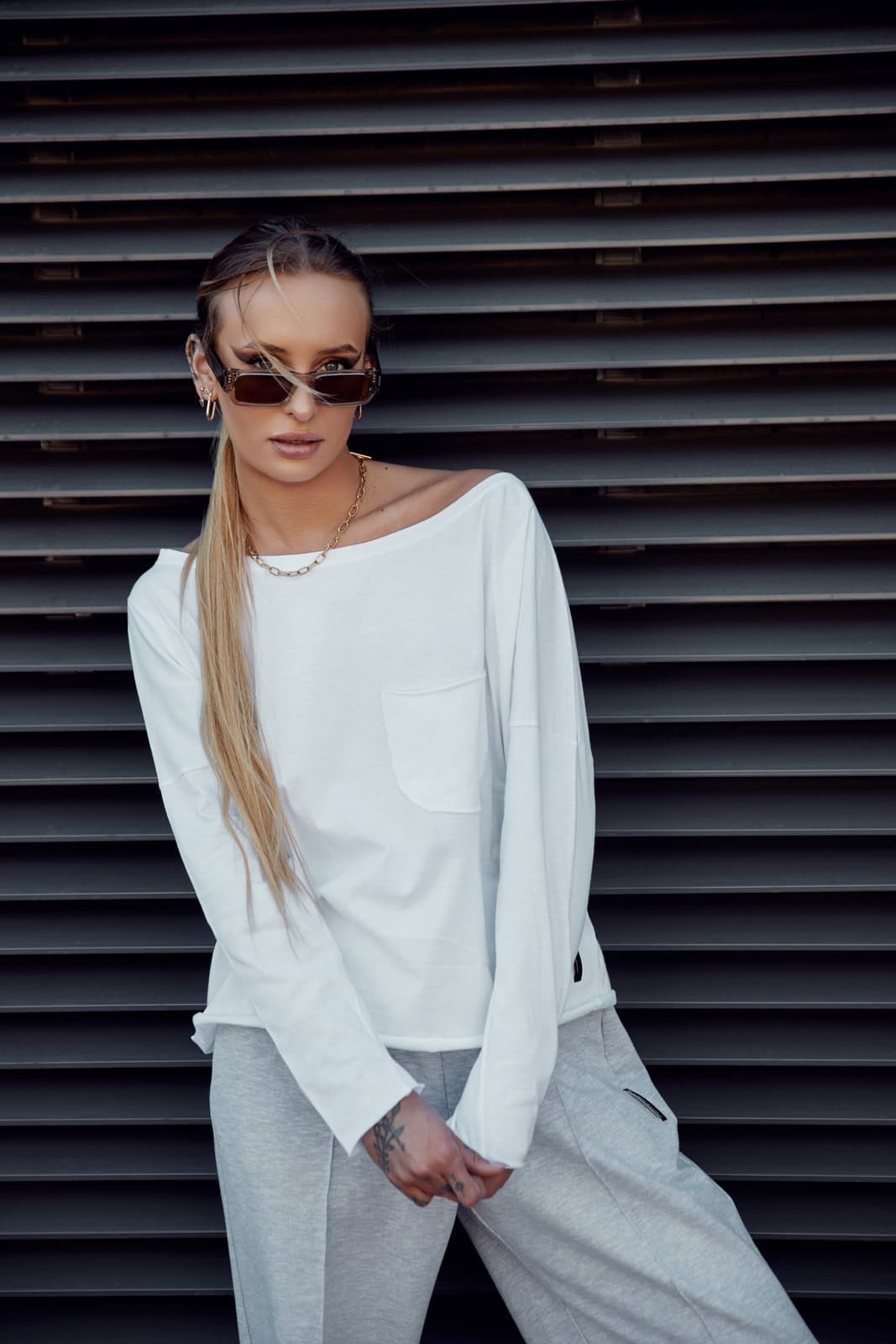 Koszulka longsleeve Z KIESZONKĄ bawełniana biała