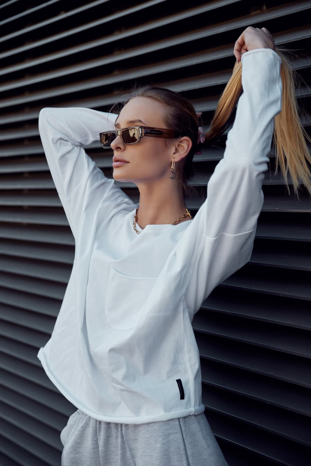Koszulka longsleeve Z KIESZONKĄ bawełniana biała - obrazek 3