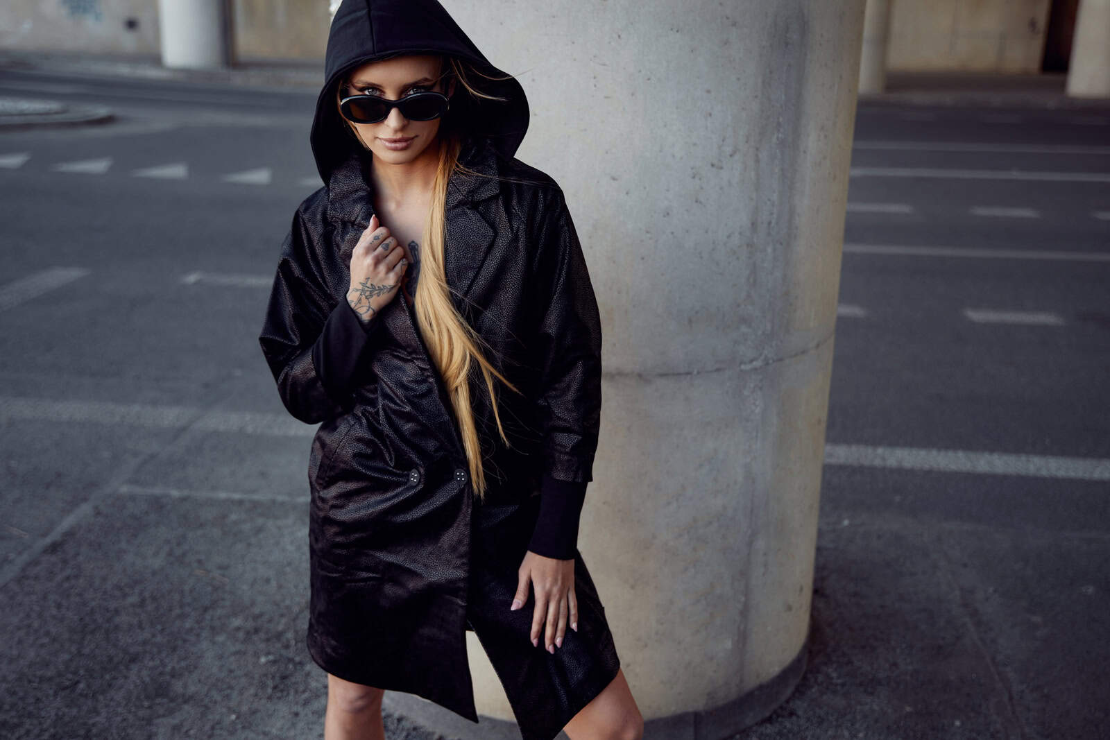 Płaszcz z odpinanym kapturem DRAGON czarny