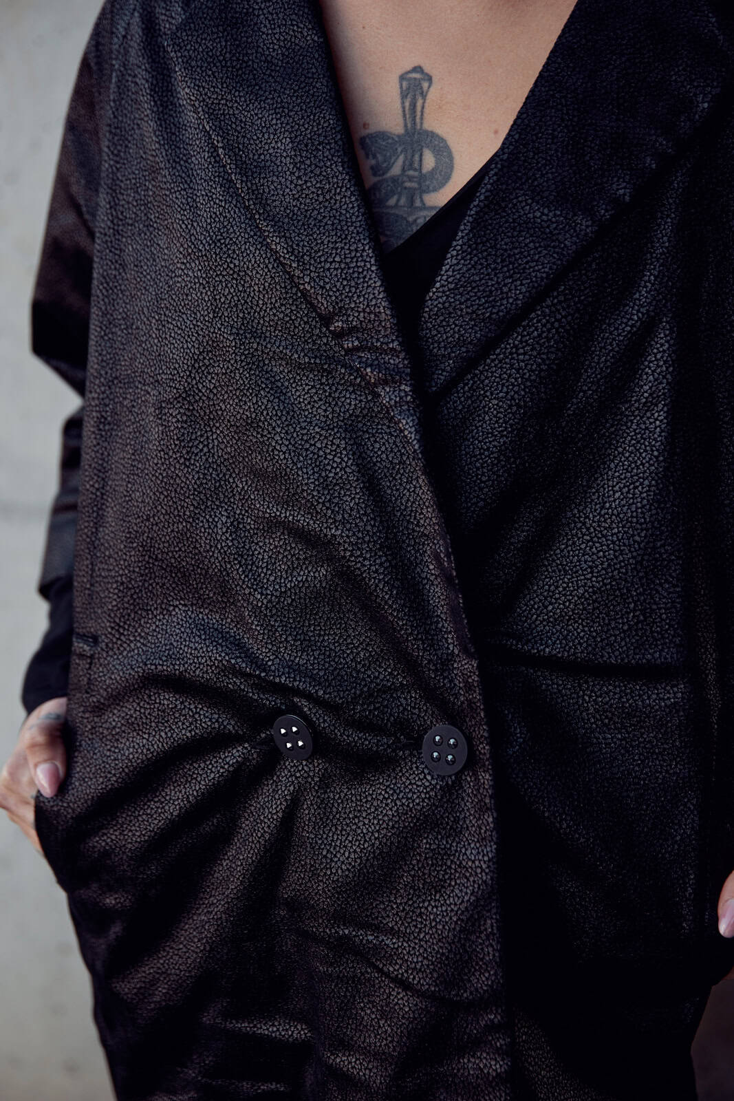 Płaszcz z odpinanym kapturem DRAGON czarny - obrazek 2