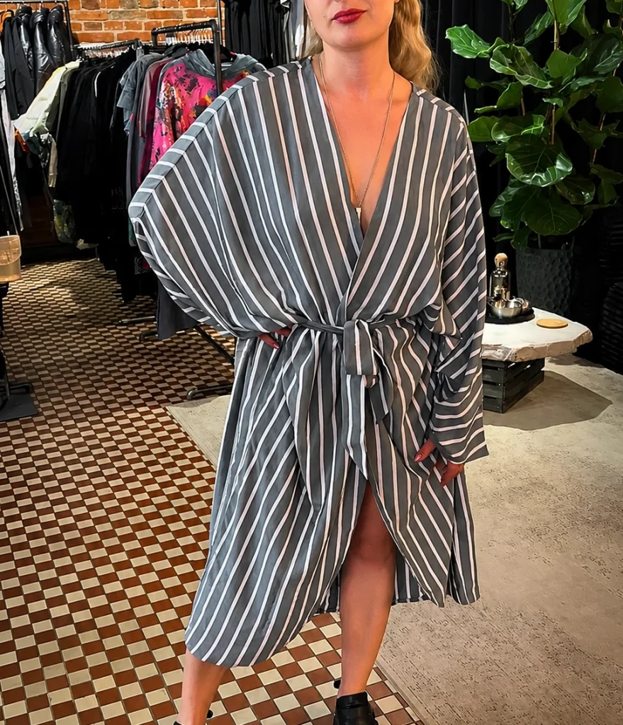 Kimono z wiskozy NAMASTE szare paski